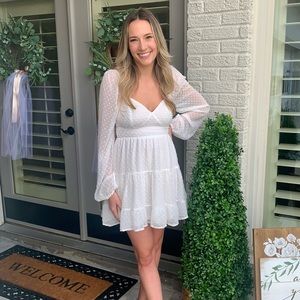 Lulu’s white puffed long sleeve mini dress - small